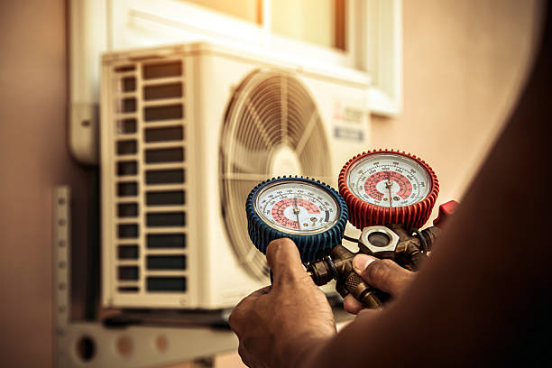Professional Hvac technician working in Saint Helens, OR